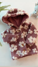 Afbeelding in Gallery-weergave laden, Roze teddy jasje met bloemen
