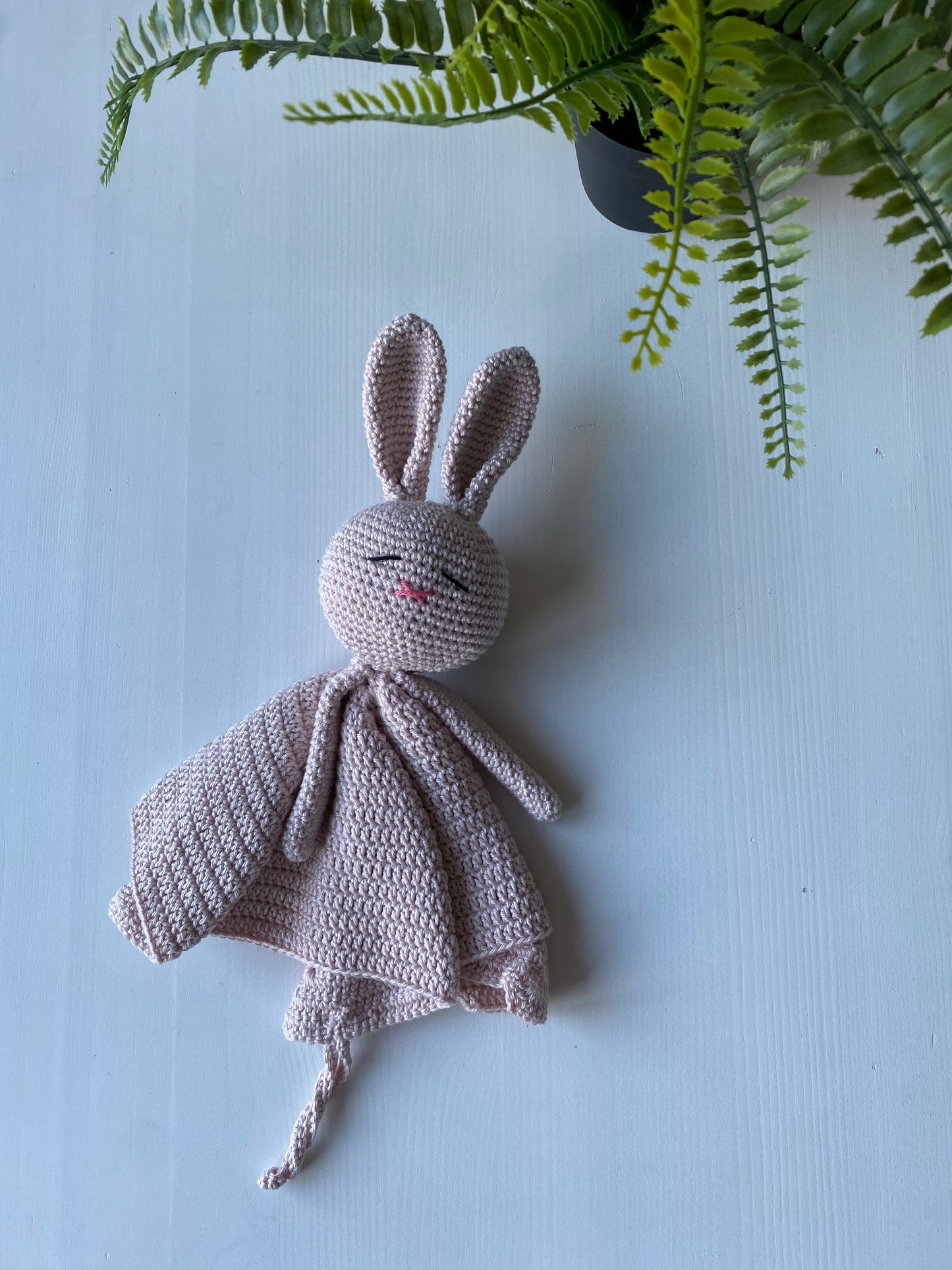 Knuffeldoekje konijn met speenkoord licht oudroze