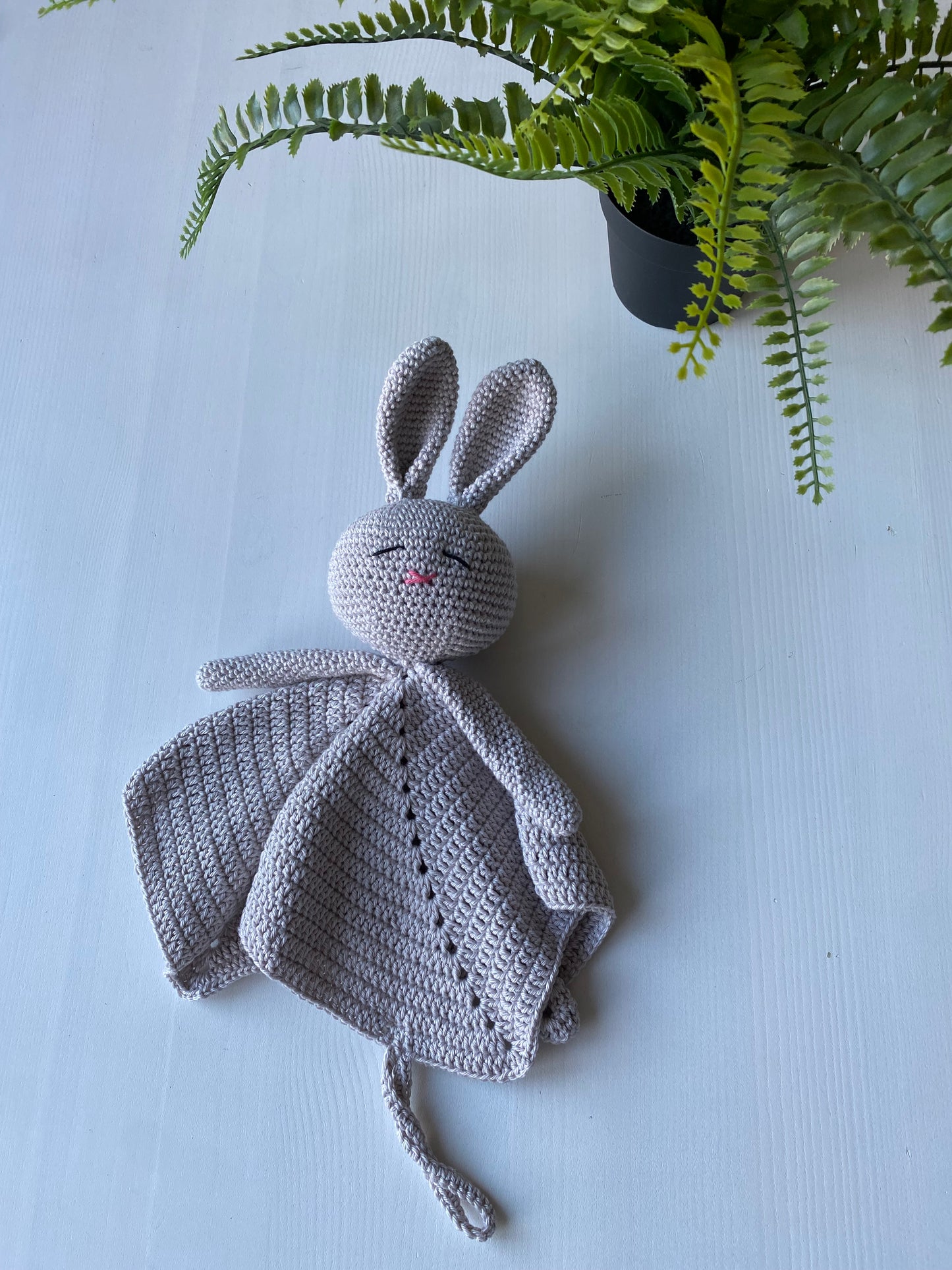 Knuffeldoekje konijn met speenkoord witgrijs