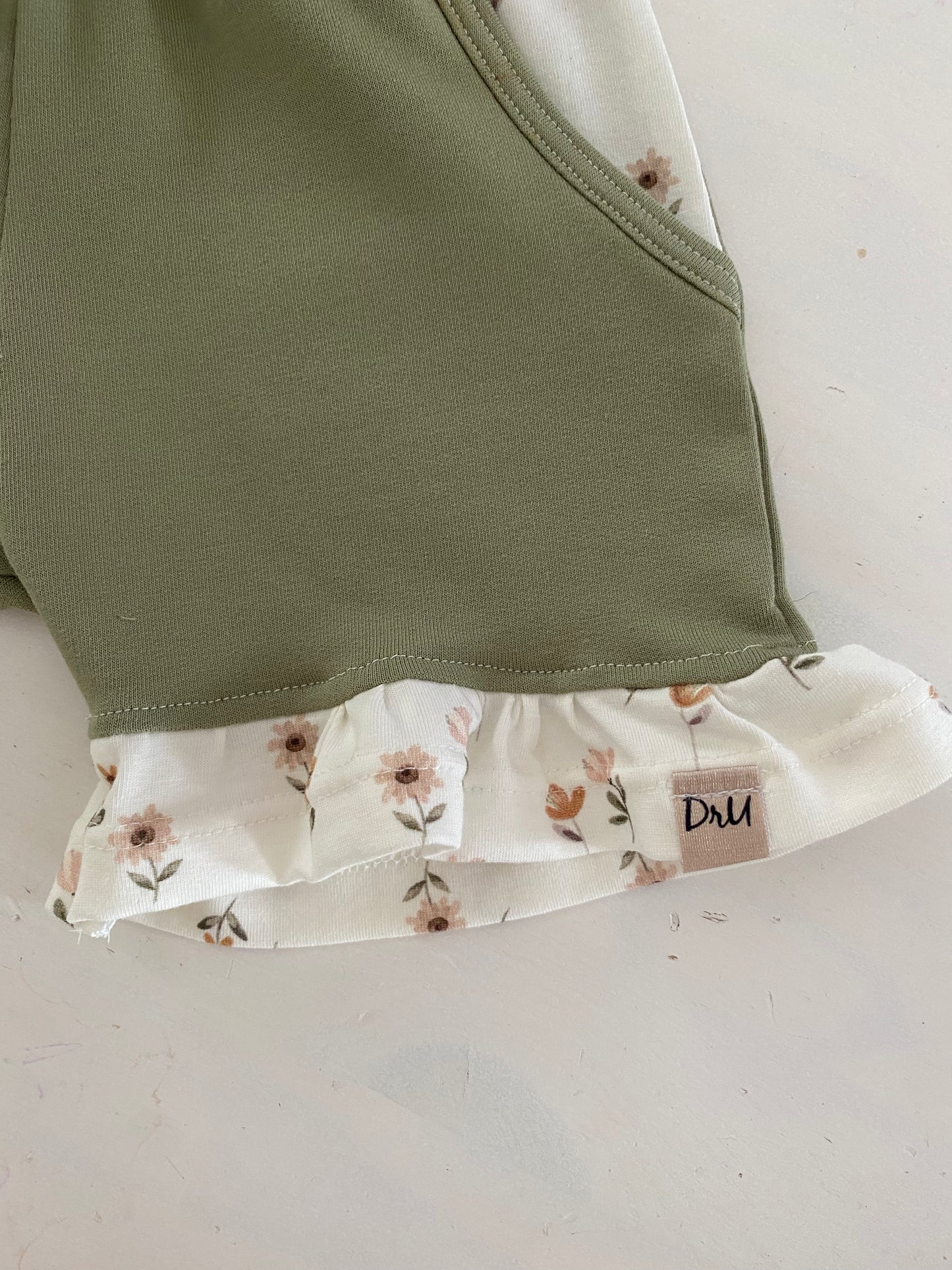 Ruffle short kleine bloemetjes