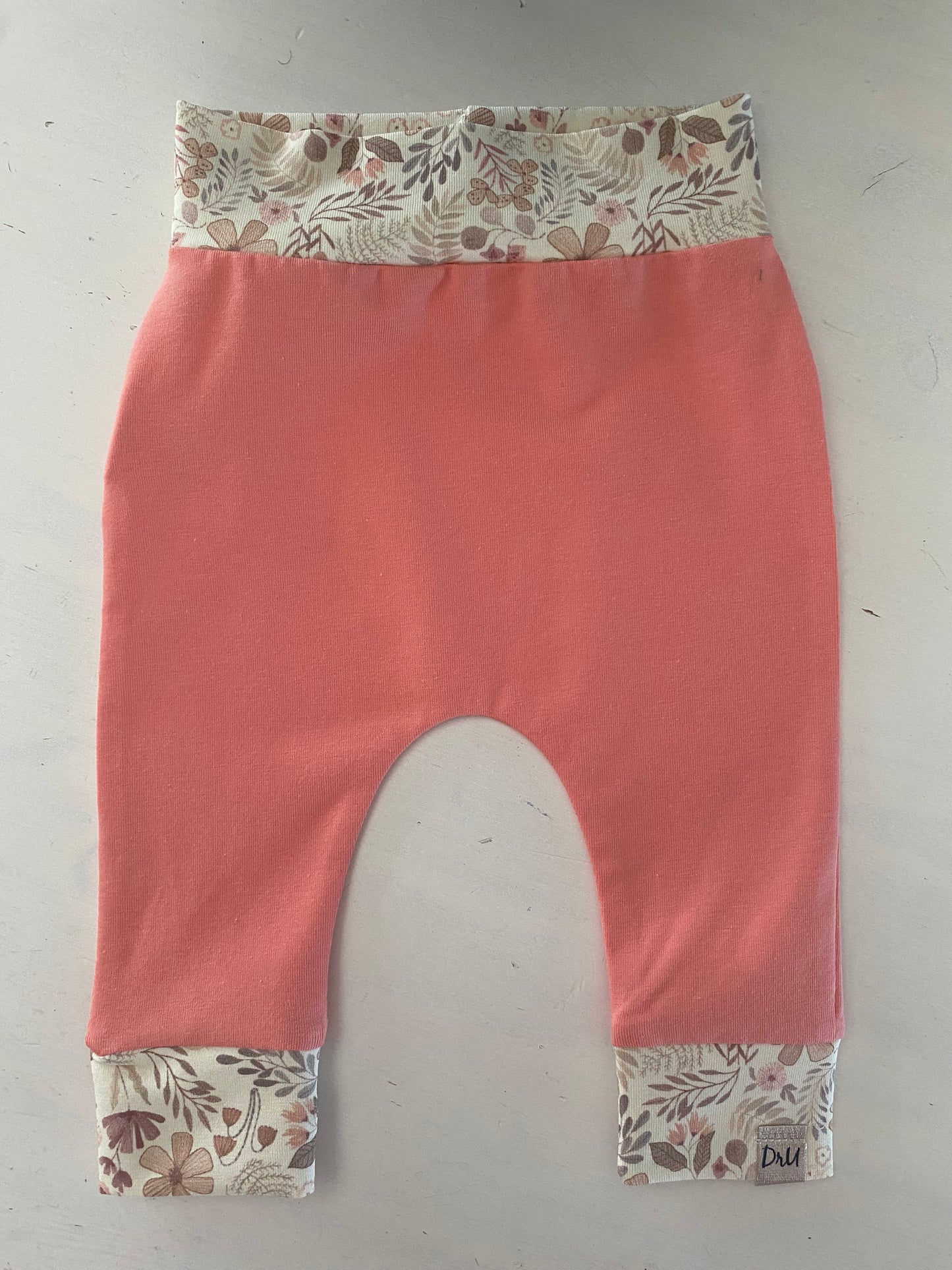 Newborn broekje Bloemetjes