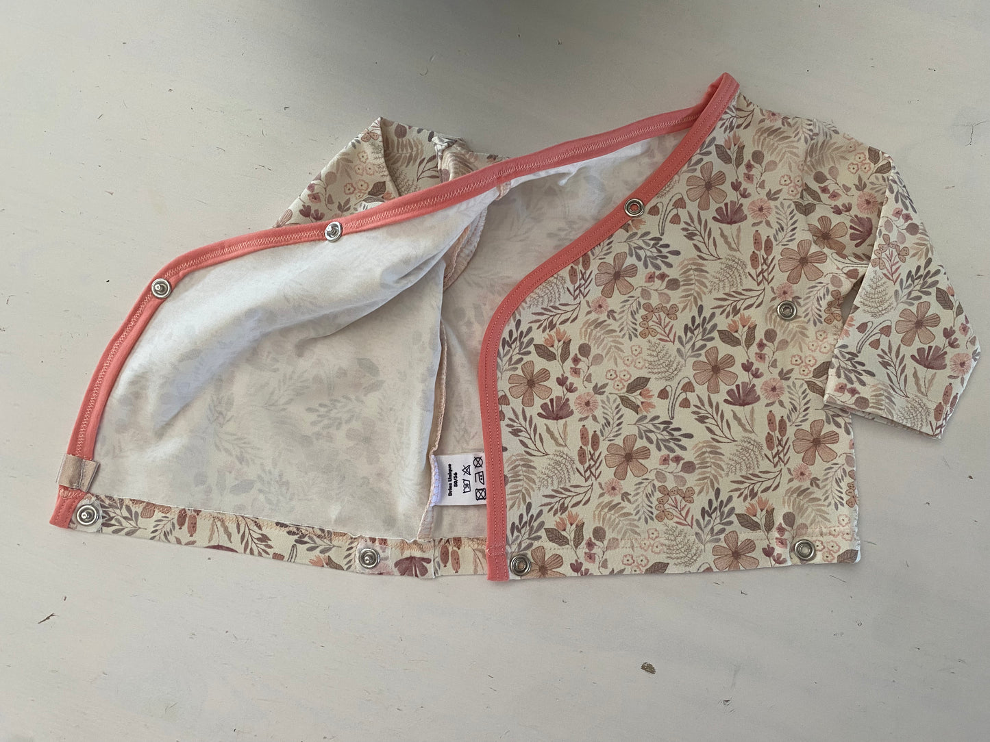 Overslag shirtje bloemetjes