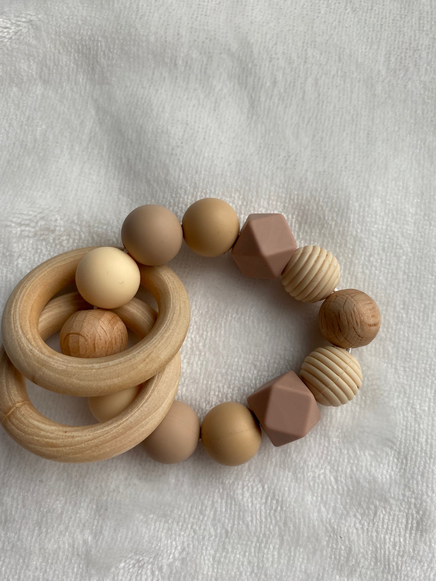 Bijtring aardkleurige silicone parels