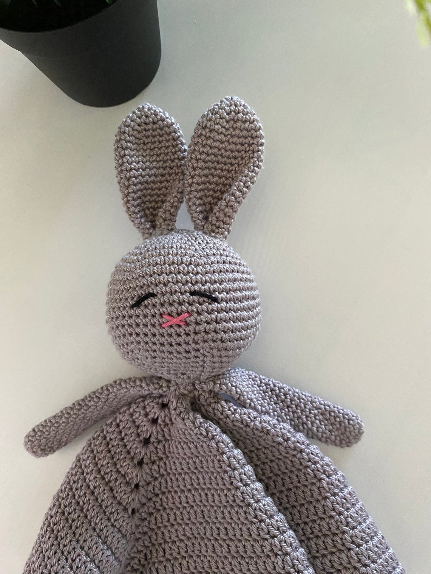 Knuffeldoekje konijn met speenkoord donker taupe