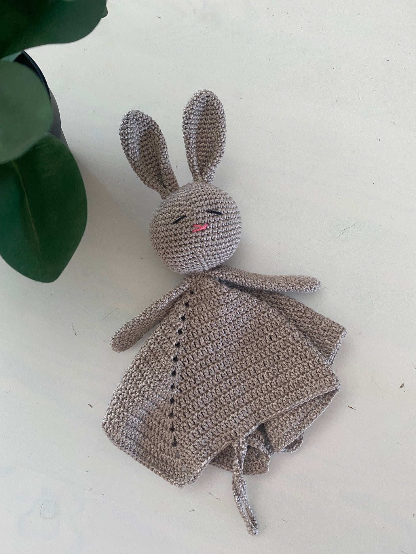 Knuffeldoekje konijntje met speenkoord taupe