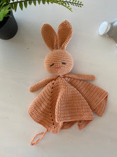 Charger l&#39;image dans la galerie, Doudou lapin avec attache tétine Rose Saumon

