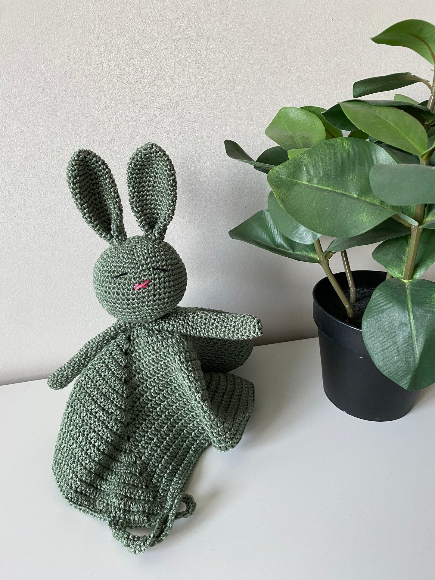 Knuffeldoekje konijn met speenkoord licht khaki