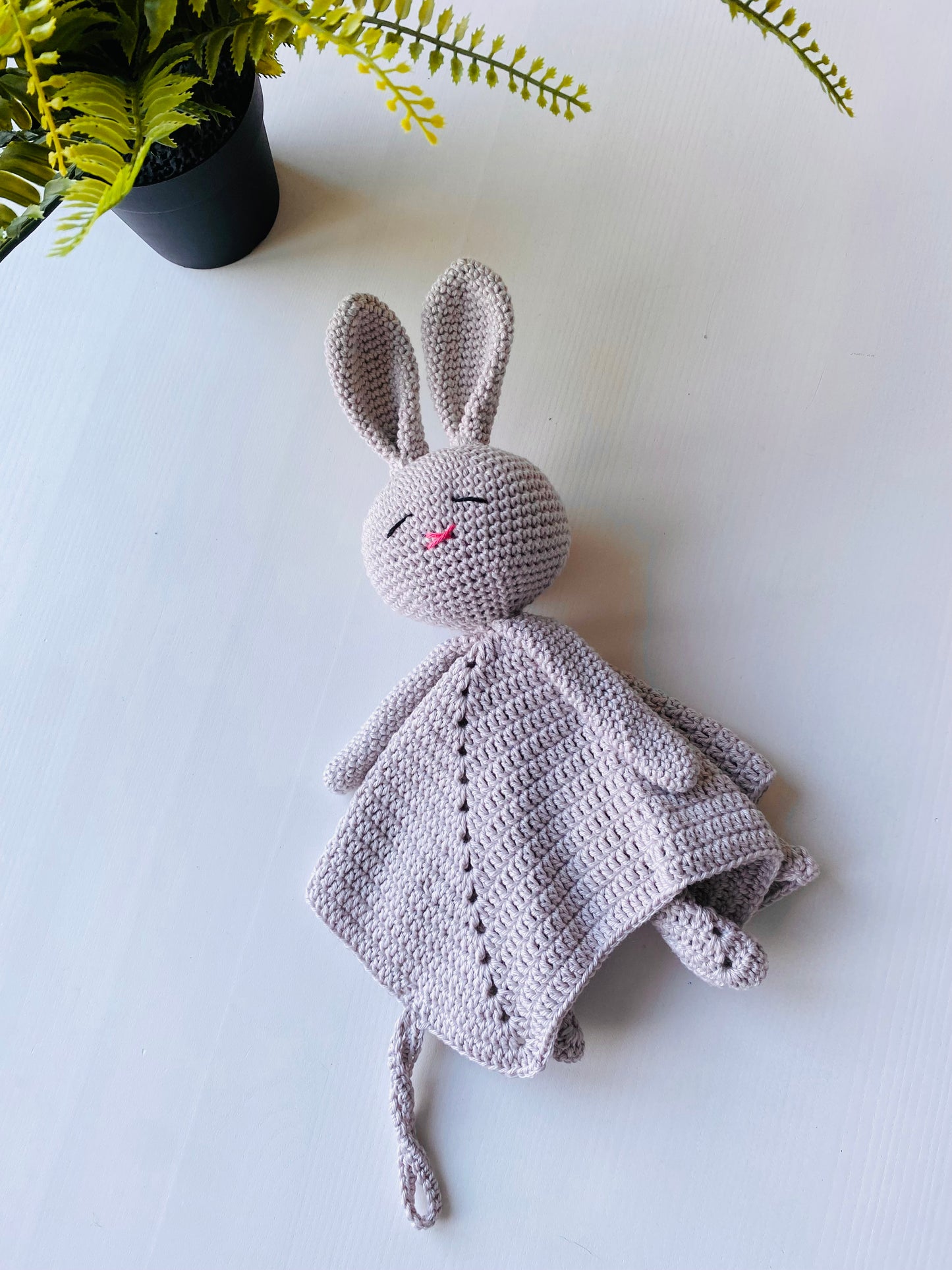 Knuffeldoekje konijn met speenkoord witgrijs