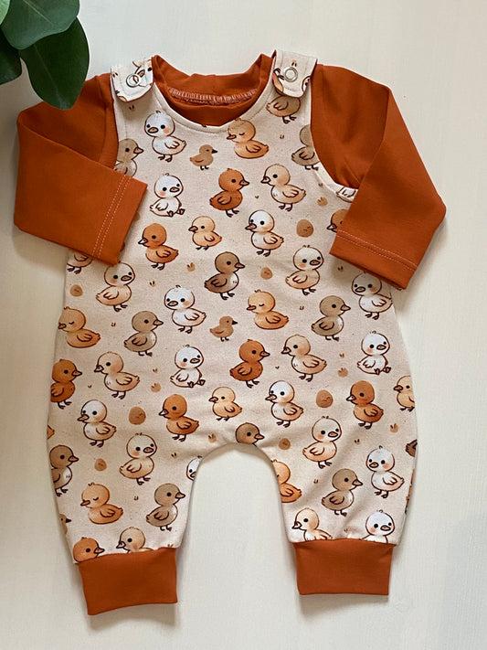 Setje tuinbroekje kuikentjes