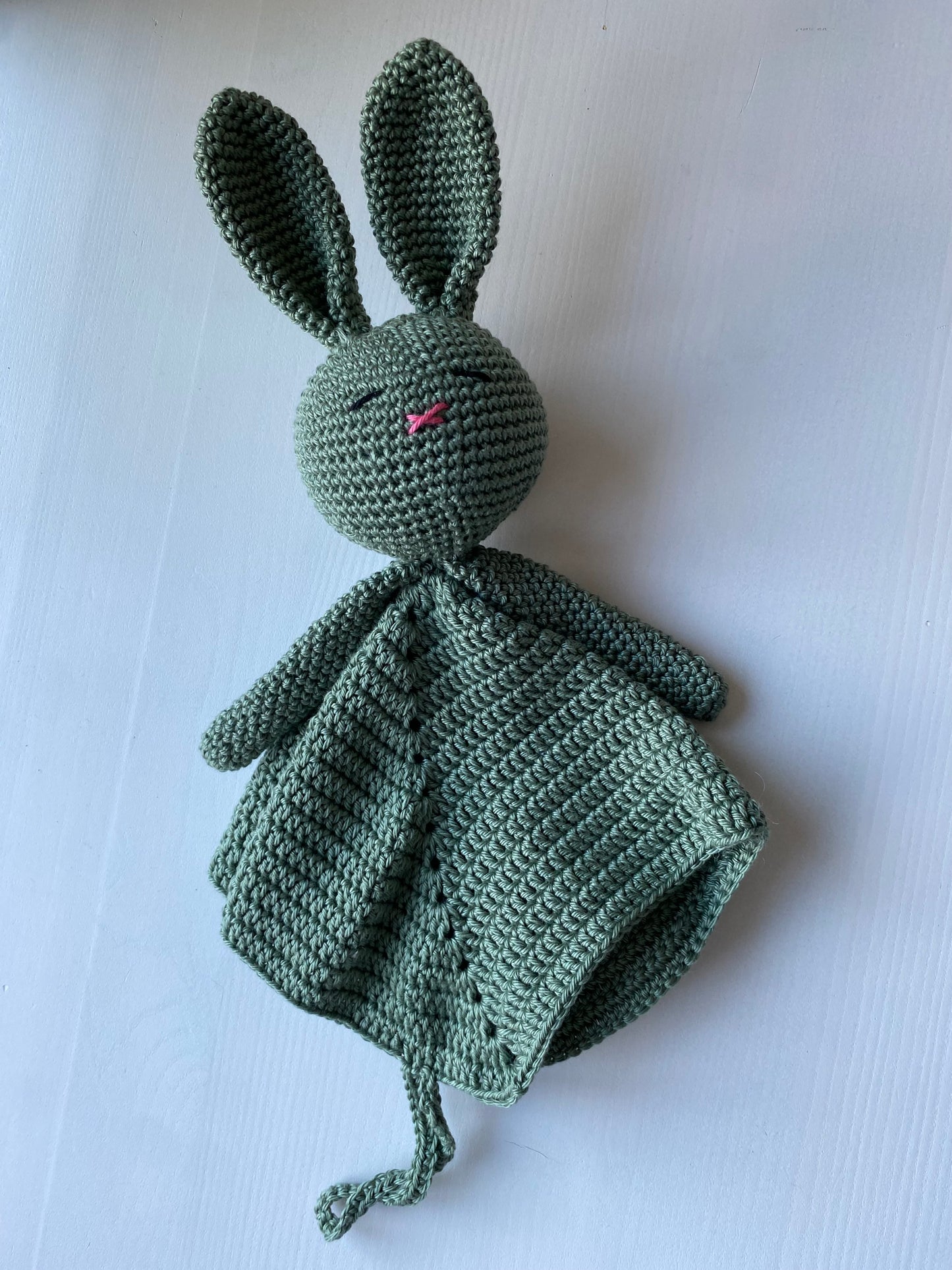 Knuffeldoekje konijn met speenkoord licht khaki