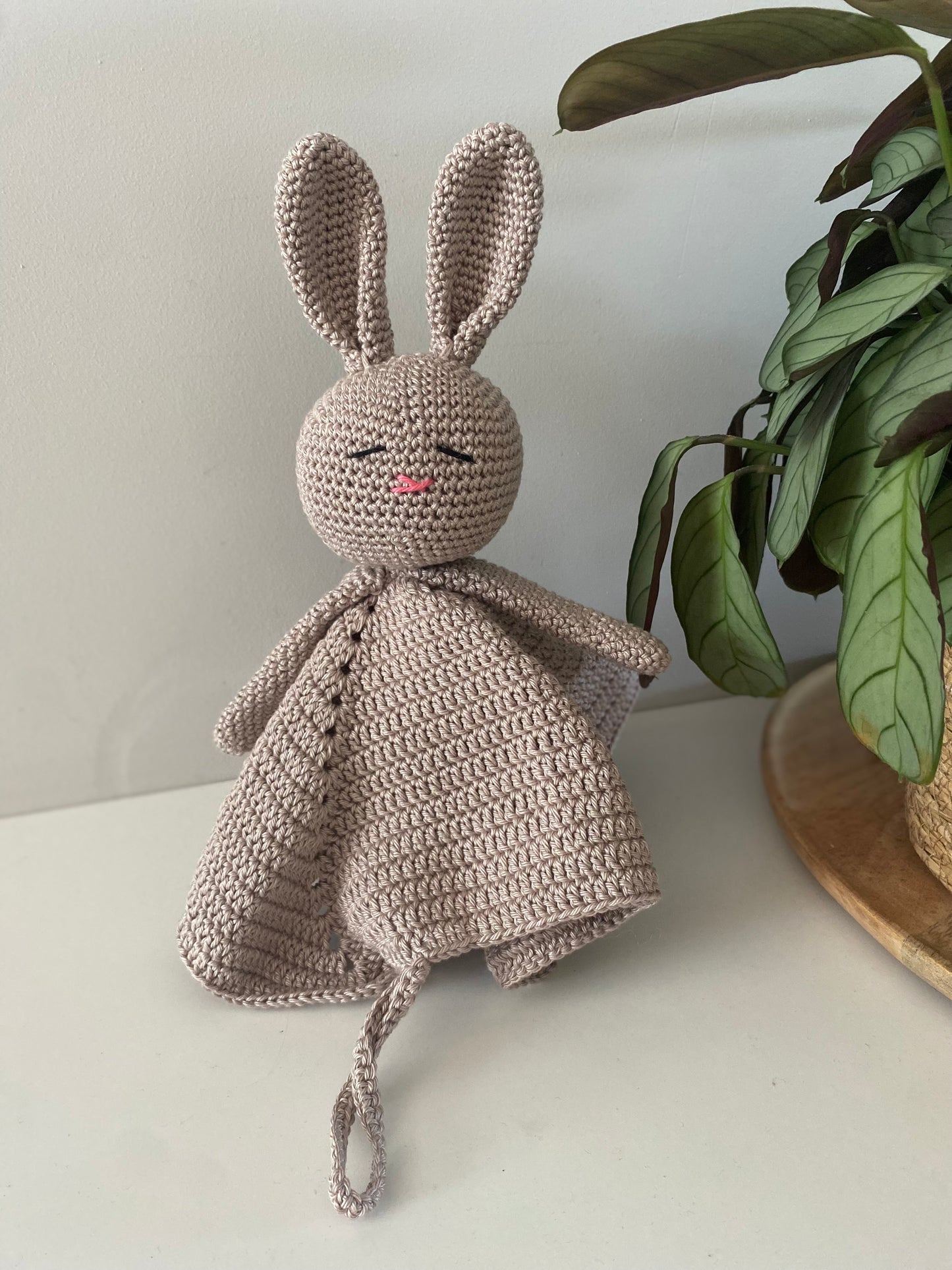Knuffeldoekje konijntje met speenkoord taupe
