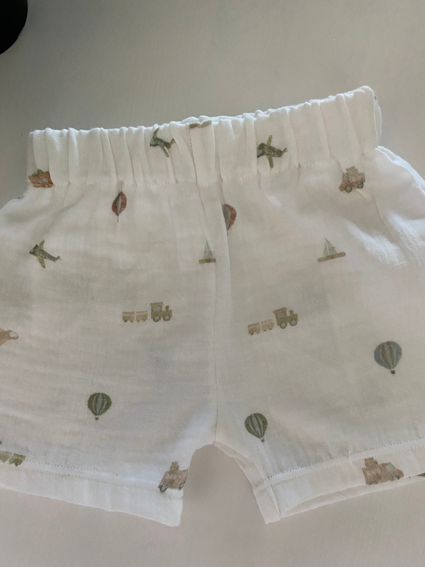 Hydrofiel shortje Kleine Voertuigjes