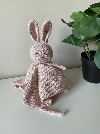 Knuffeldoekje konijn met speenkoord licht oudroze