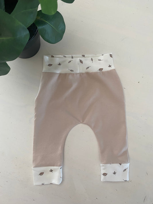 Newborn broekje Blaadjes