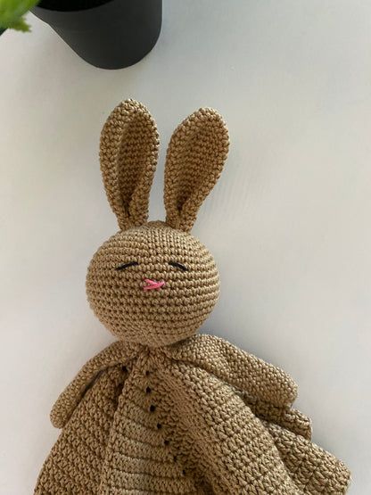 Knuffeldoekje konijn met speenkoord zand