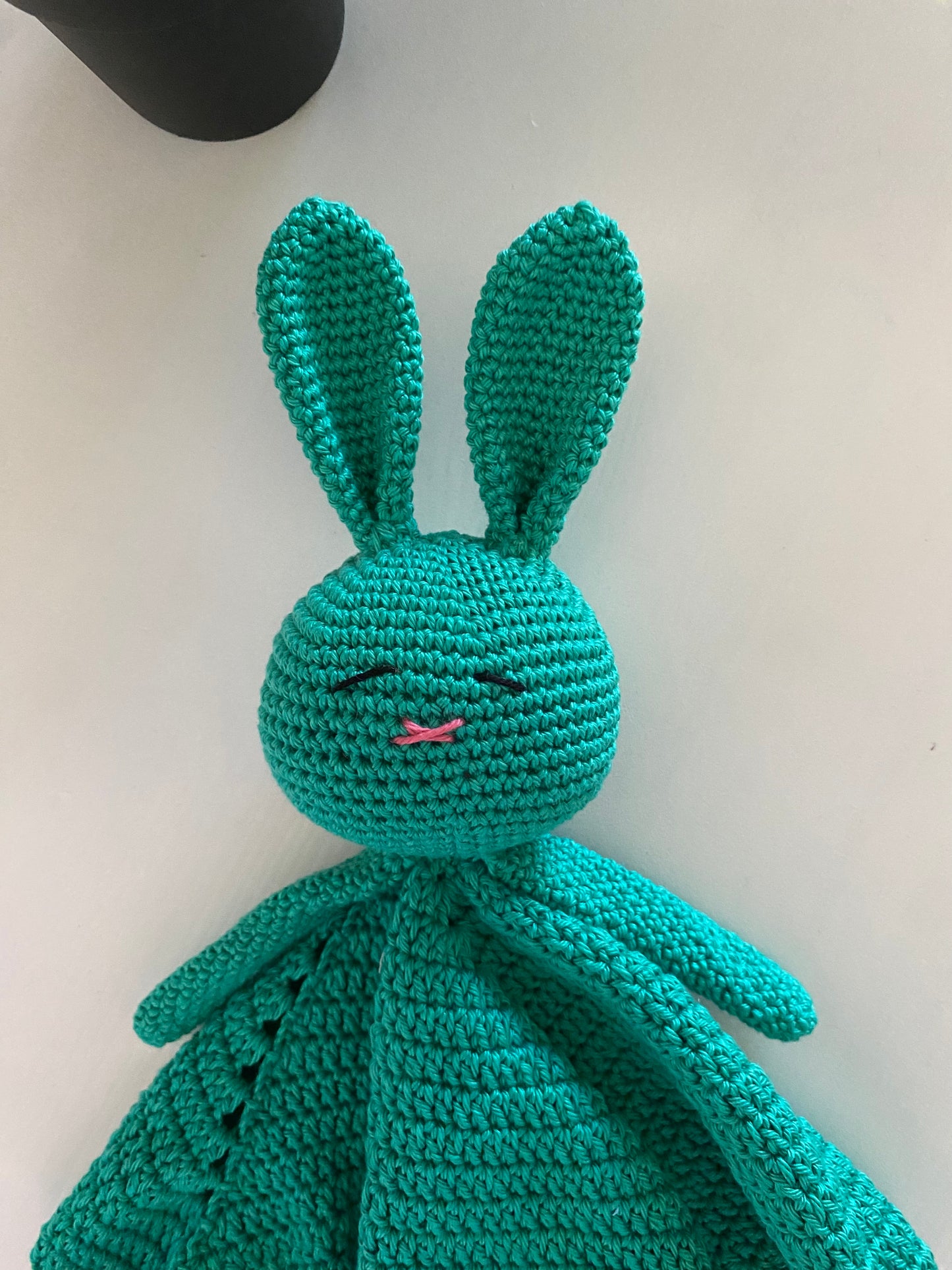 Knuffeldoekje konijn met speenkoord blauwgroen