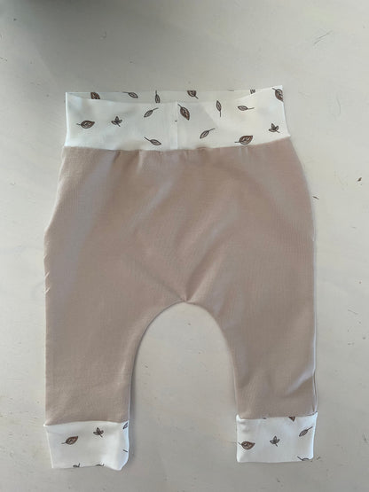 Newborn broekje Blaadjes