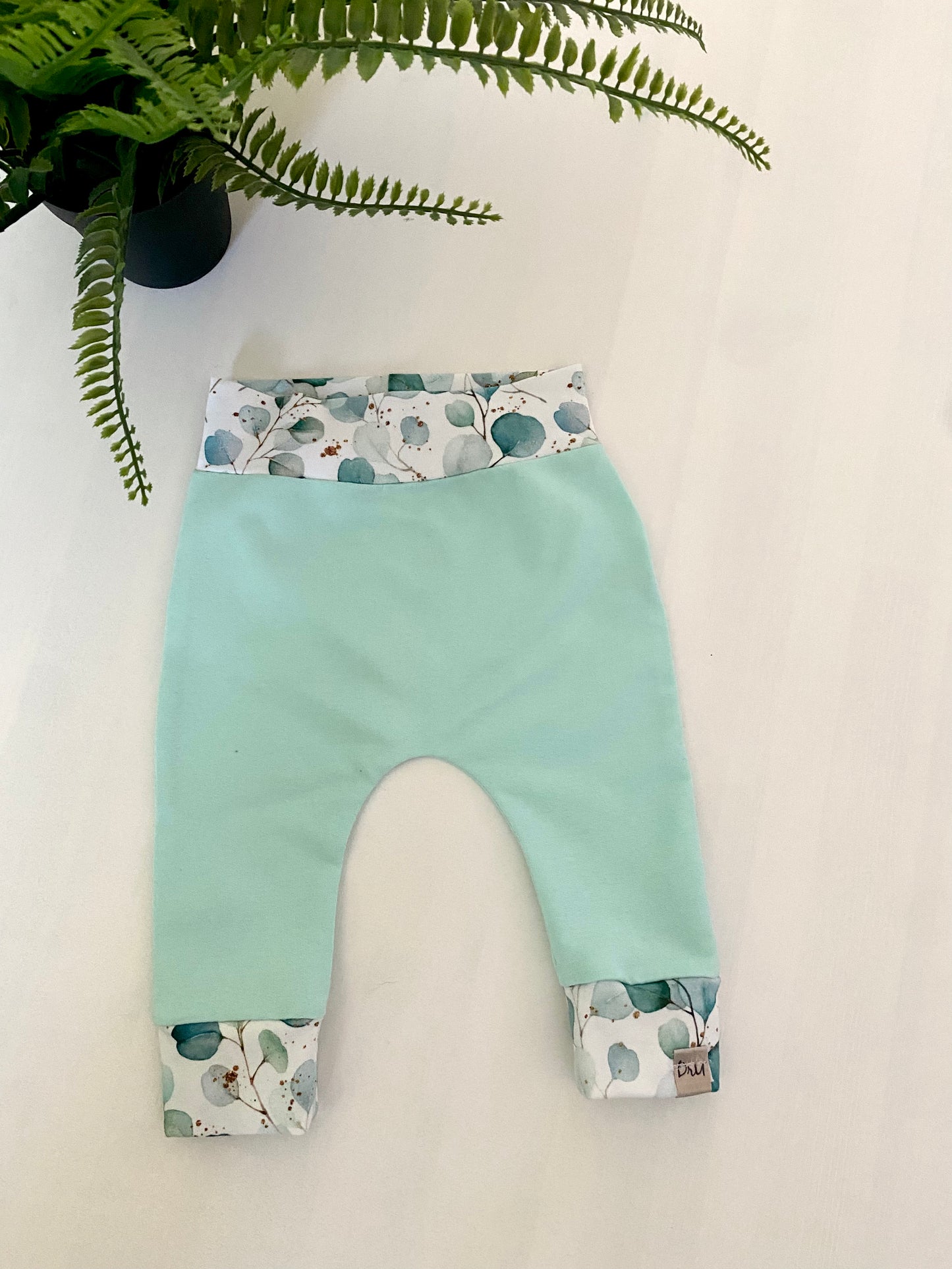 Newborn broekje Eucalyptus