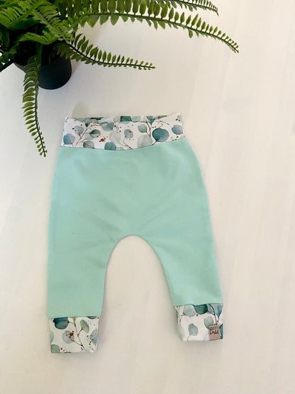 Newborn broekje Eucalyptus