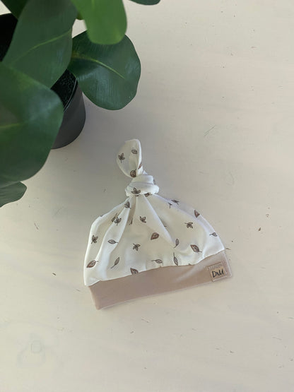 Knot mutsje Blaadjes