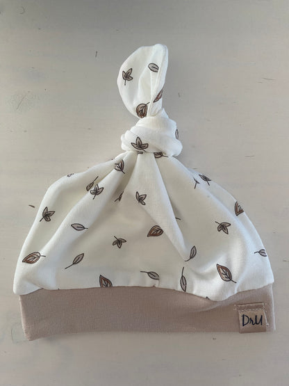 Knot mutsje Blaadjes