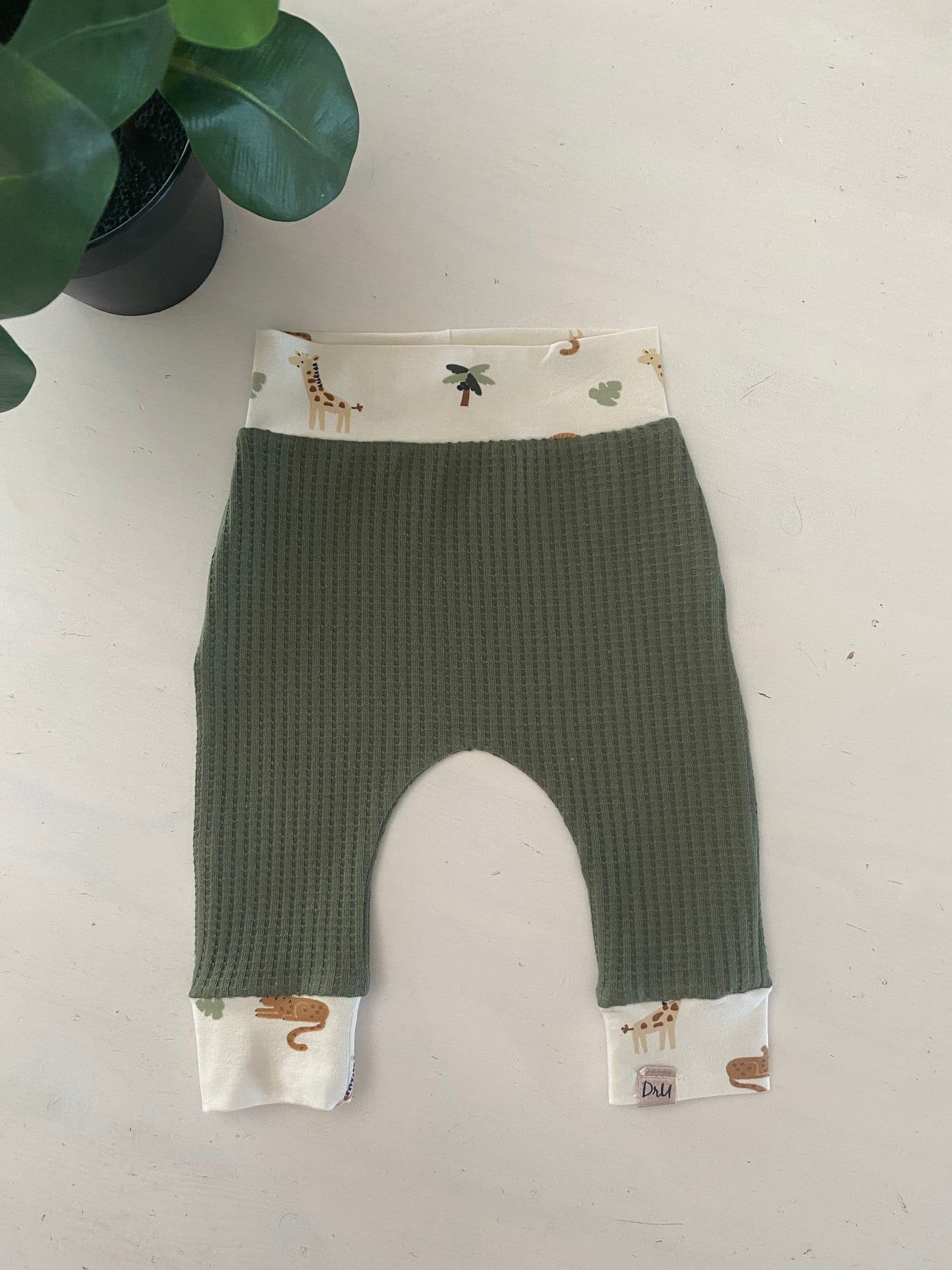 Newborn broekje safari