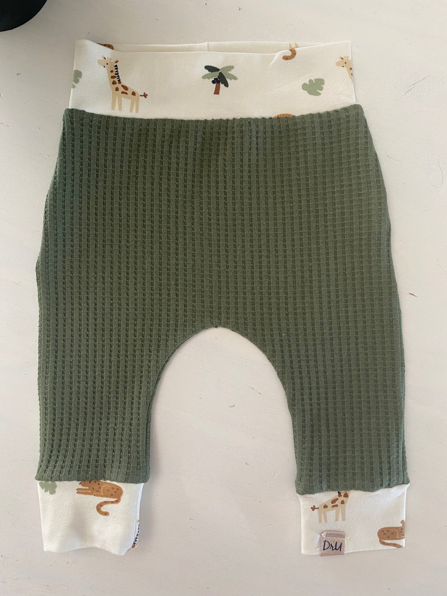 Newborn broekje safari