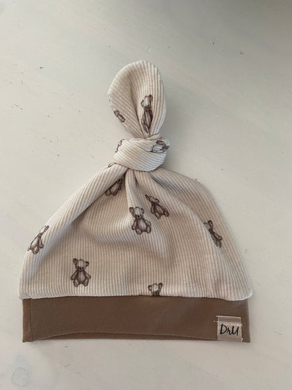 Knots mutsje teddybeertjes