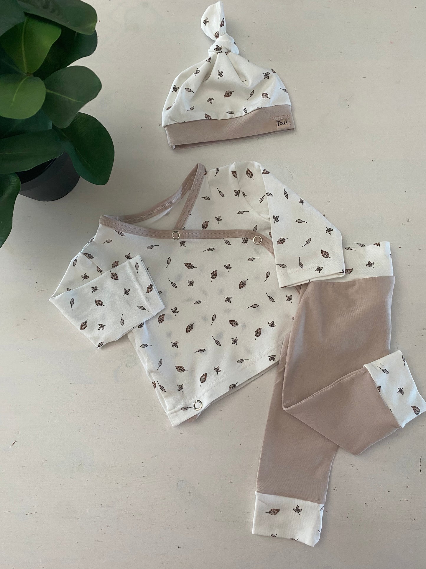 Newborn broekje Blaadjes