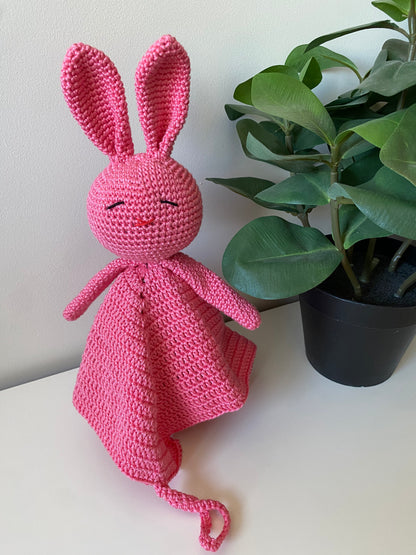 Knuffeldoekje konijn met speenkoord felroze