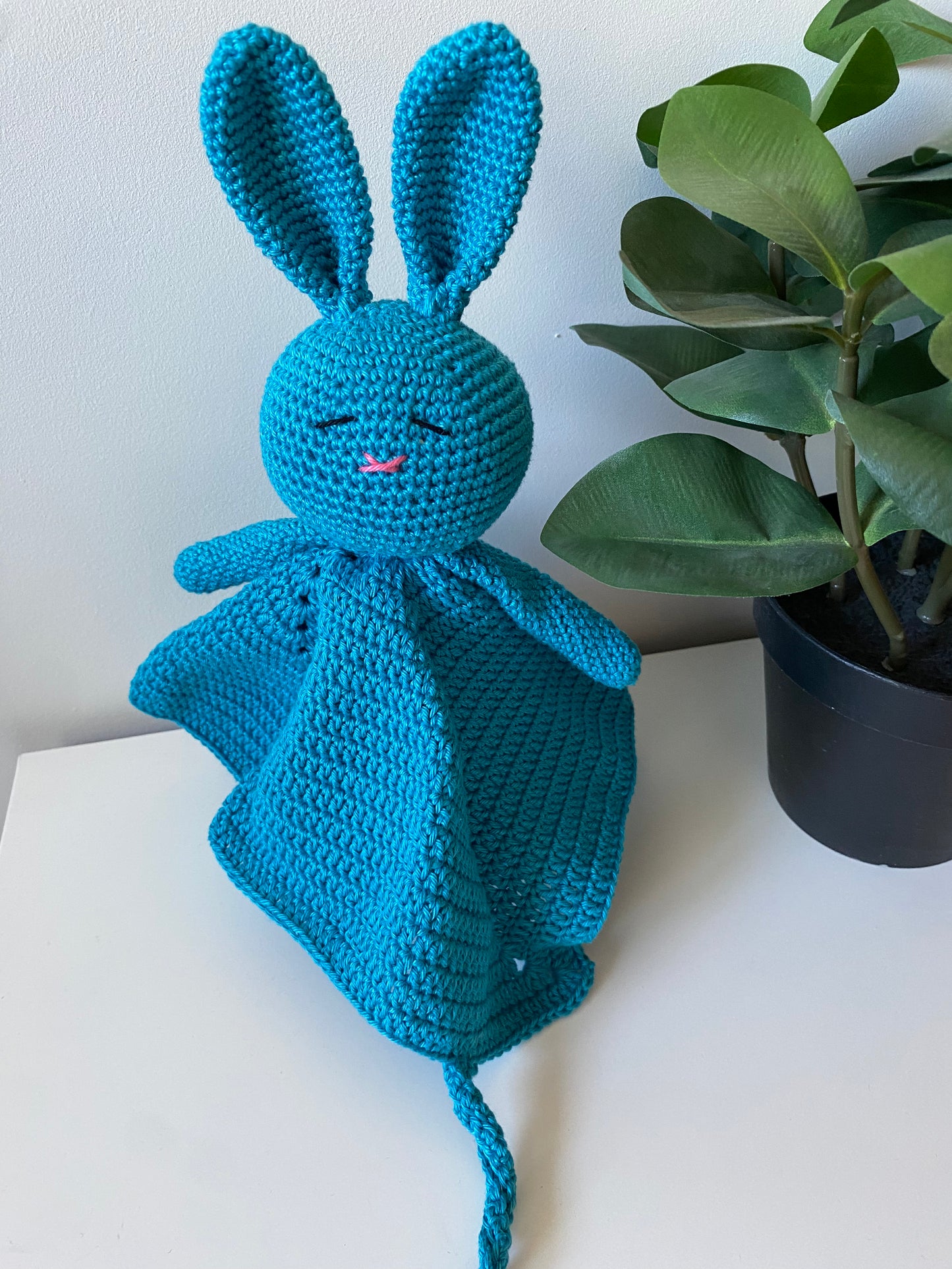 Knuffeldoekje konijn met speenkoord blauw