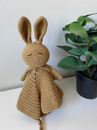 Knuffeldoekje konijn met speenkoord zand