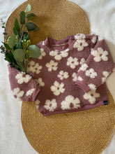 Afbeelding in Gallery-weergave laden, Roze teddy sweater met bloemen
