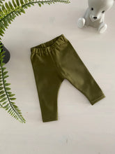 Load image into Gallery viewer, Newborn leggings Olive, Size 48
