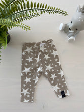 Load image into Gallery viewer, Newborn leggings Stars Taupe, Size 48
