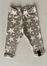 Load image into Gallery viewer, Newborn leggings Stars Taupe, Size 48
