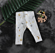 Load image into Gallery viewer, Newborn leggings Stars and Moon, Size 44

