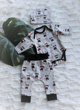Load image into Gallery viewer, Newborn Pants Superheroes (SALE)
